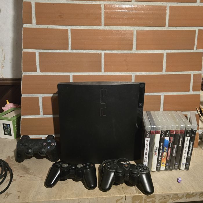 Playstation 3 com 10 jogos e 3 comandos