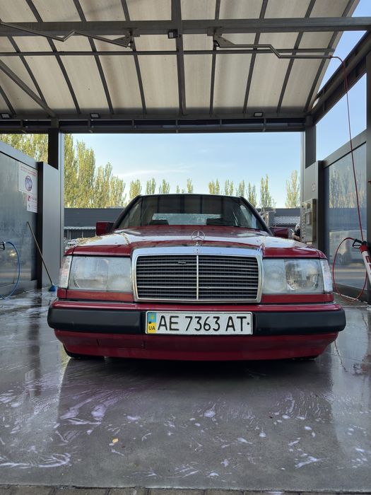 Мерседес Бенз 124 3.0 турбо дизель автомат 1988года идеальное состояни