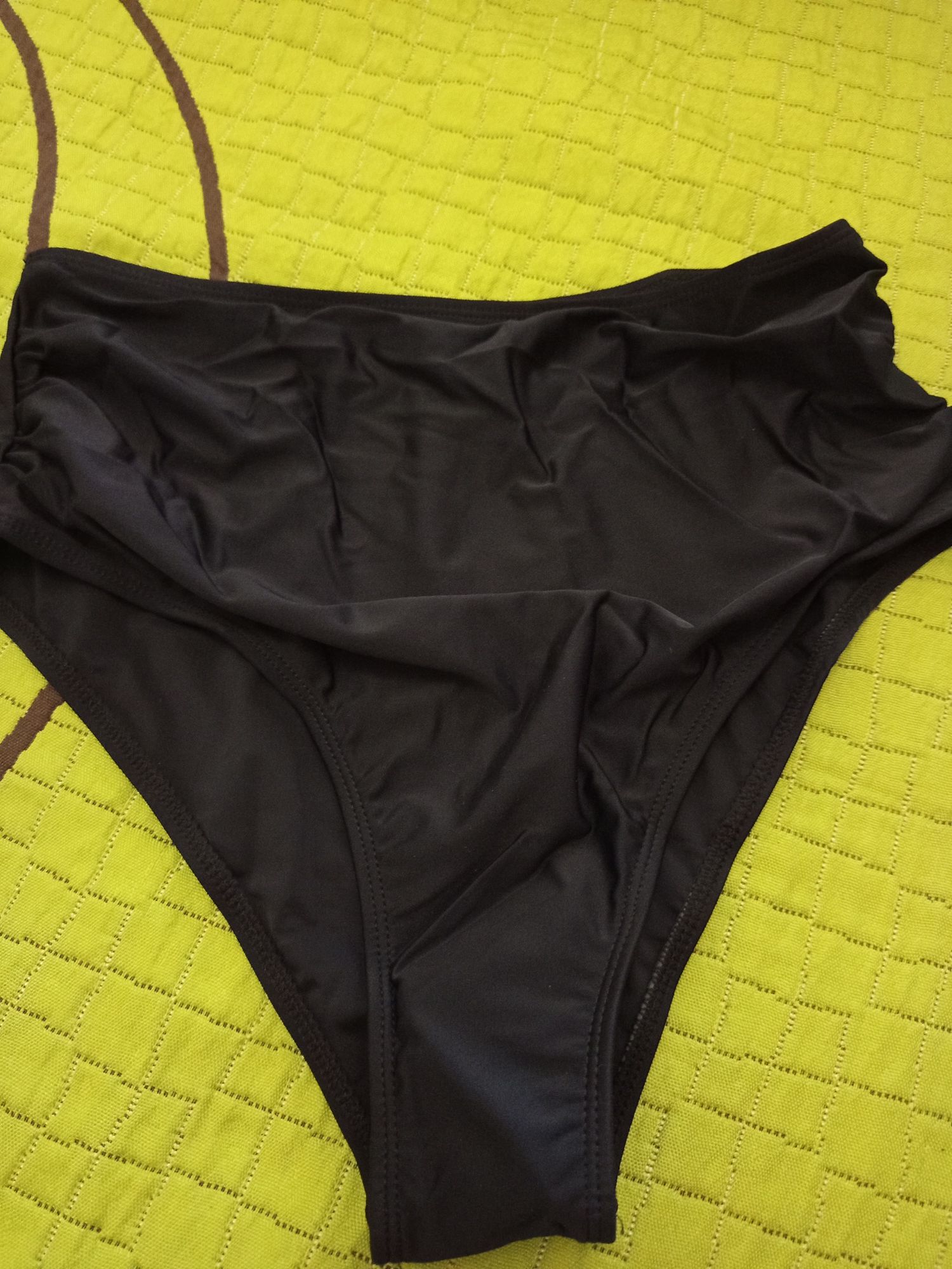 Cueca biquini preta.