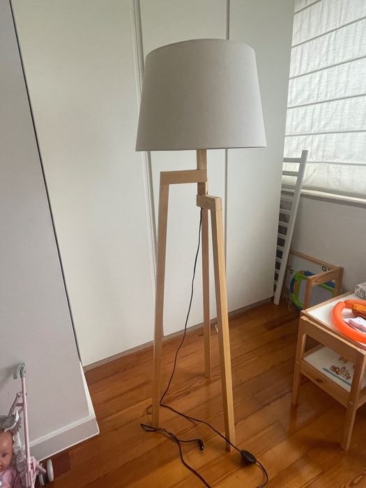 Candeeiro de pé ideal para quarto de criança