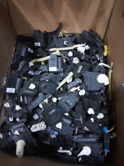 Актуатор моторчик привод заслонок печки Passat b7 b8 USA