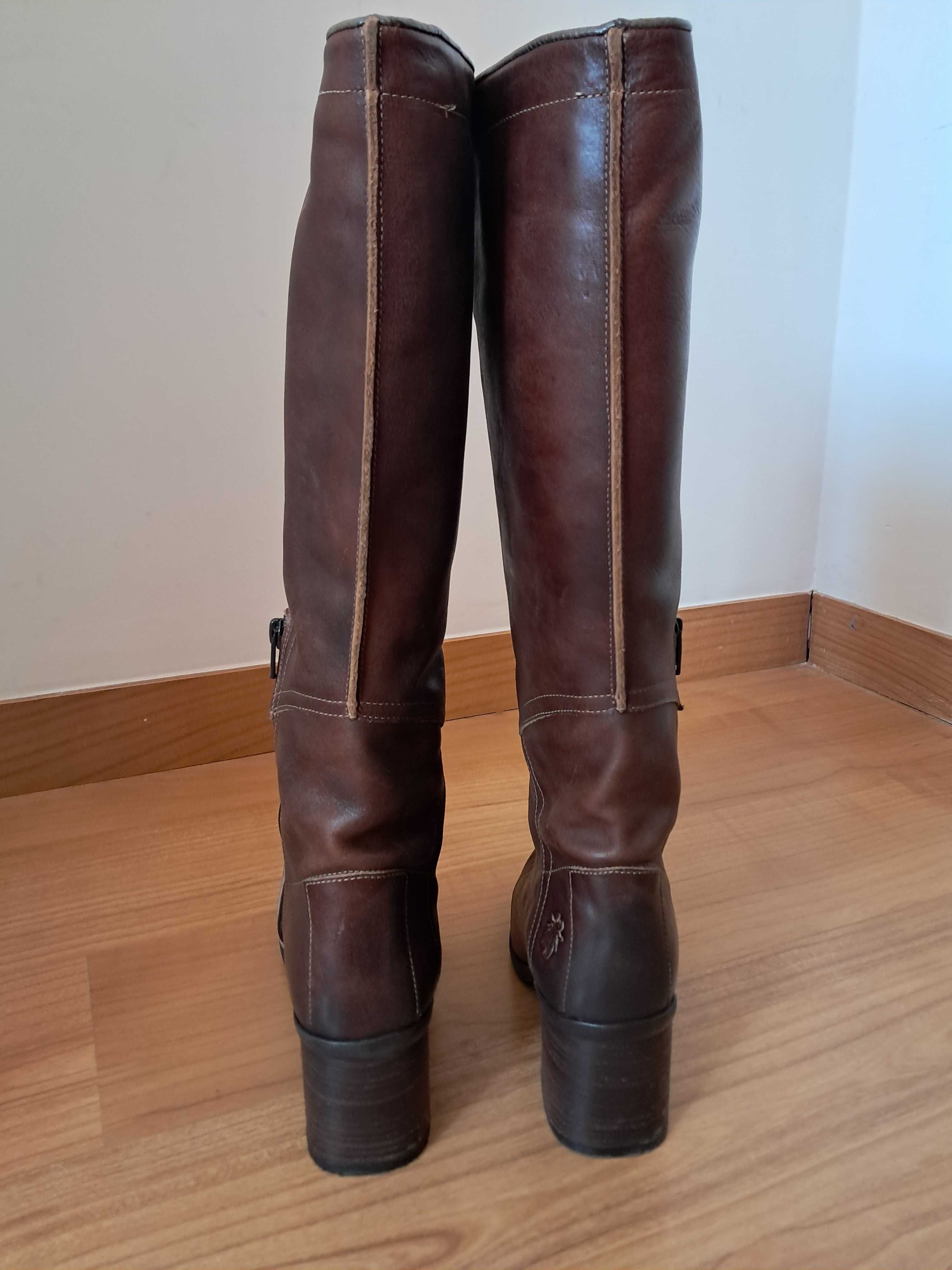 Botas castanhas com salto Fly London