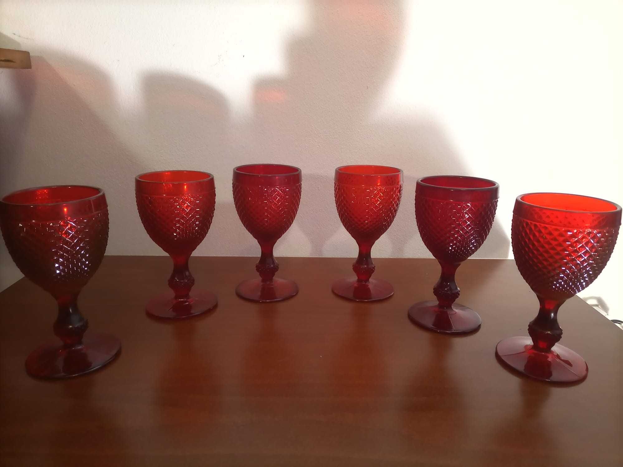 Conjunto de Jarra de Vidro + 6 copos Bicos Vermelhos - vista alegre