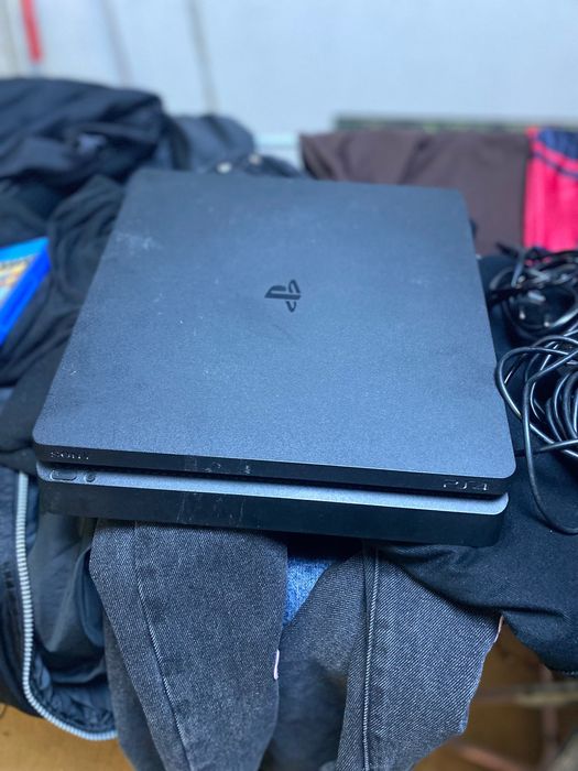 Vendo PlayStation 4 de 1T