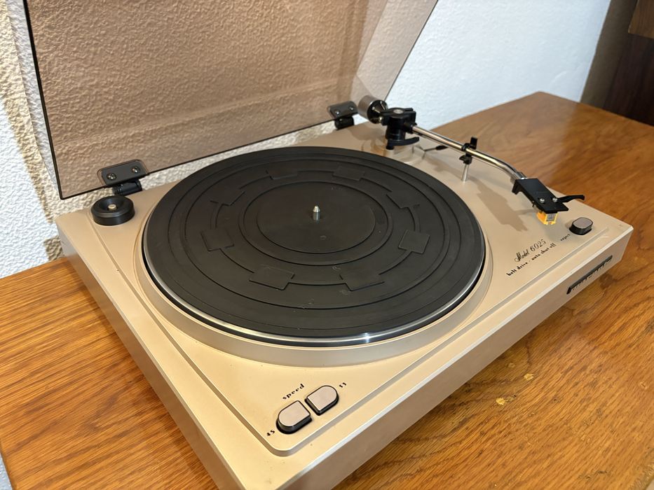 Gira discos Marantz 6025