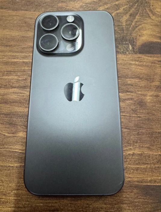 Iphone 15 pro, 256gb, sem carregador uncluido