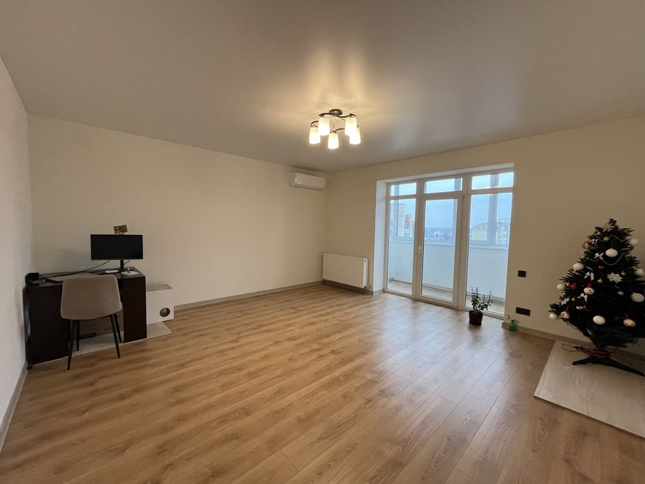 Продається простора 3 кім. пл.105 м2. Постанови.