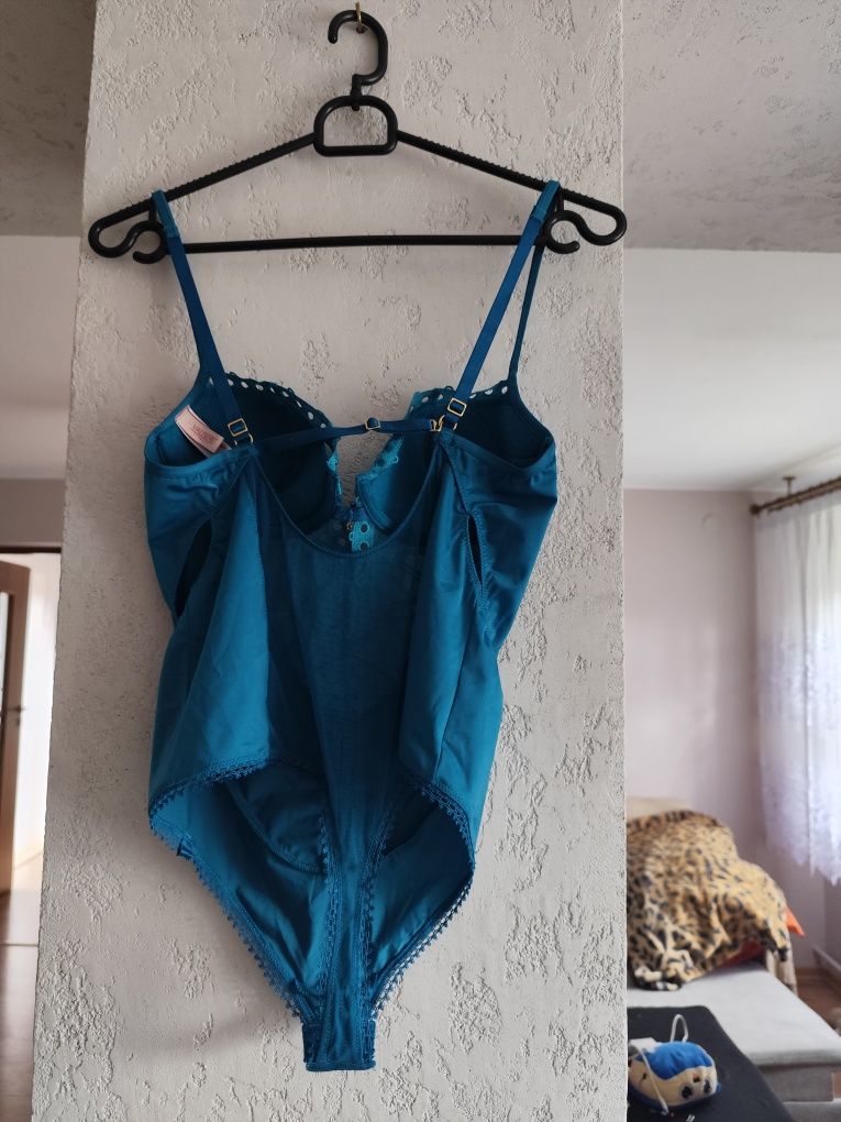 Body stringi na regulowane ramiączka z opaskami na uda rozm 75B. Valis