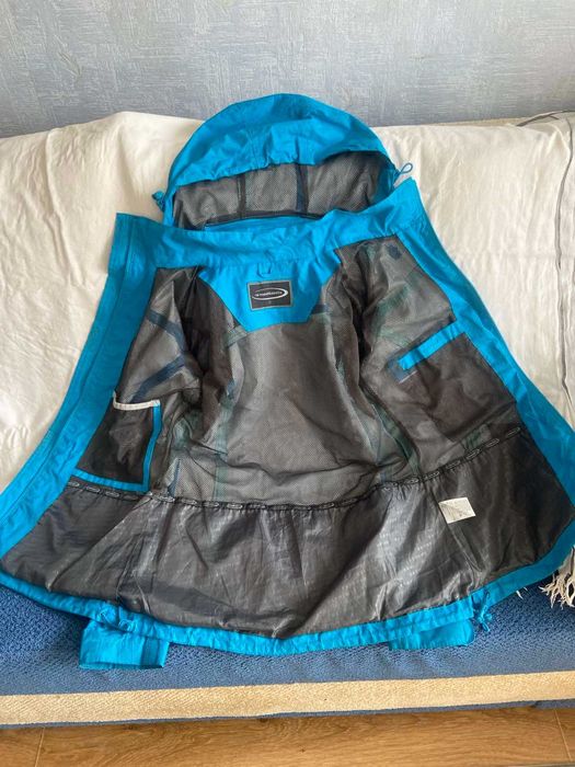 Жіноча куртка весняно -осіння