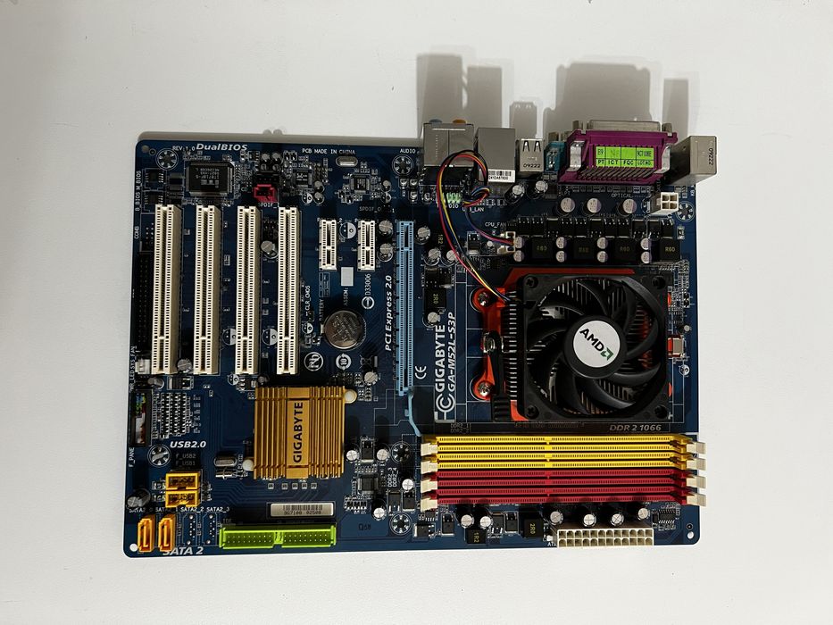 Материнська плата Gigabyte GA-M52L-S3P