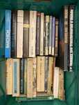 Conjunto de livros antigos em bom estado