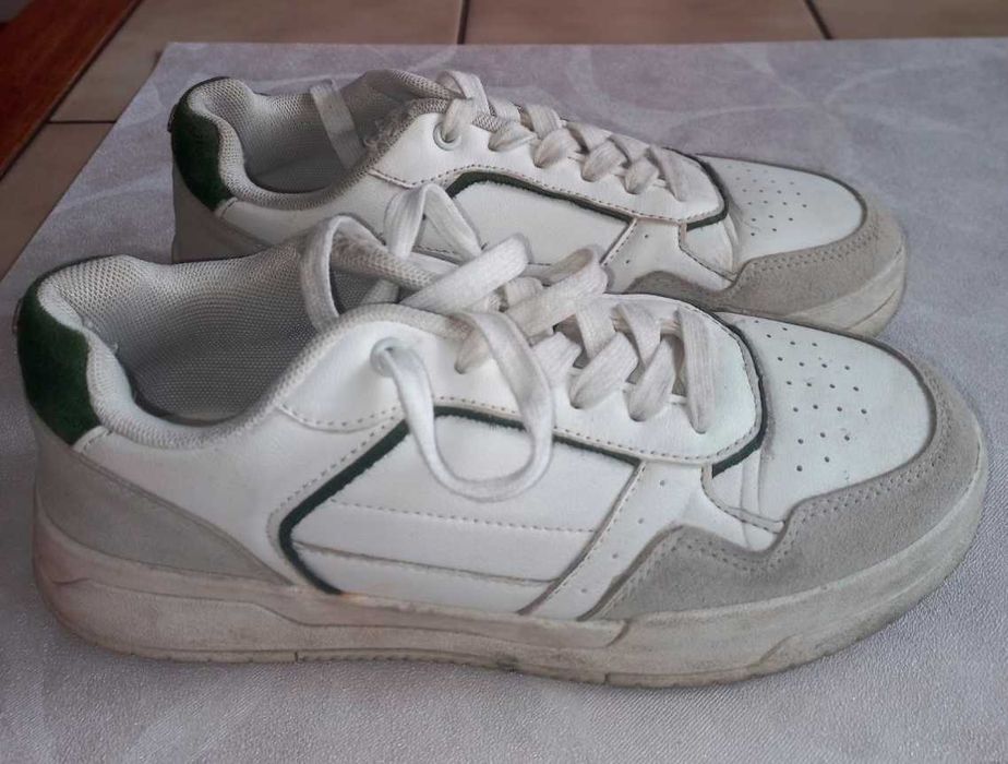 Жіночі білі шкіряні красівки