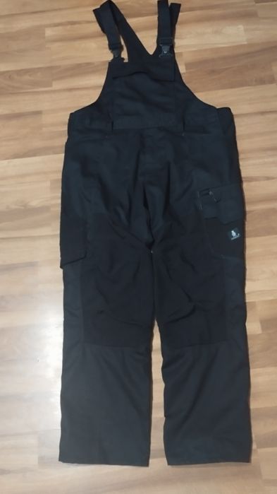 Kombinezon męski z kieszeniami na kolanach firmy Mascot