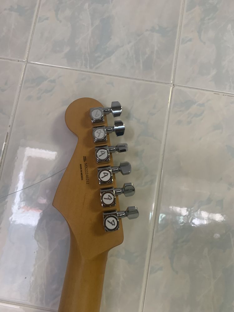 Fender stratocaster plus