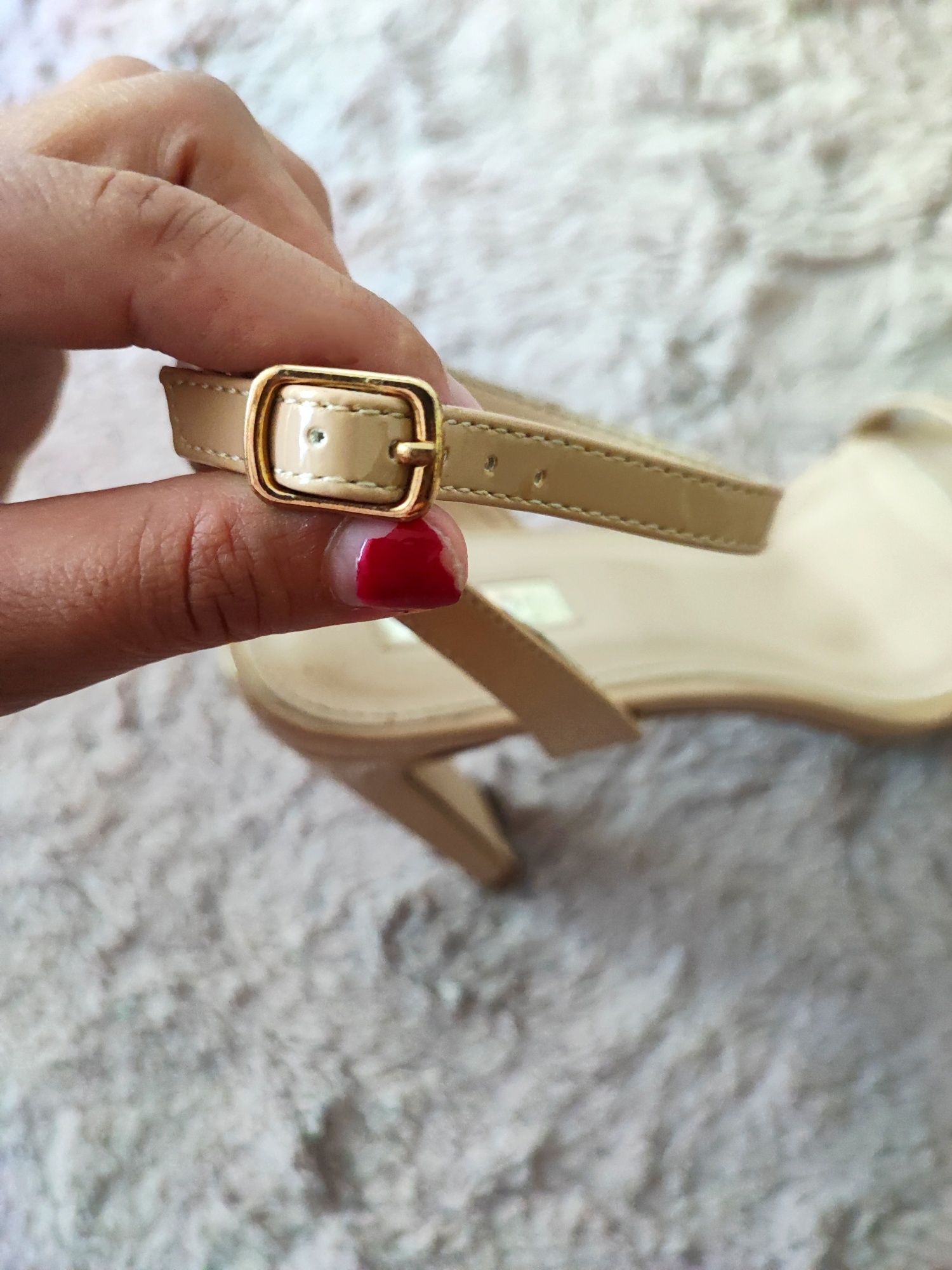 Eleganckie beżowe buty na obcasie 41 wesele impreza
