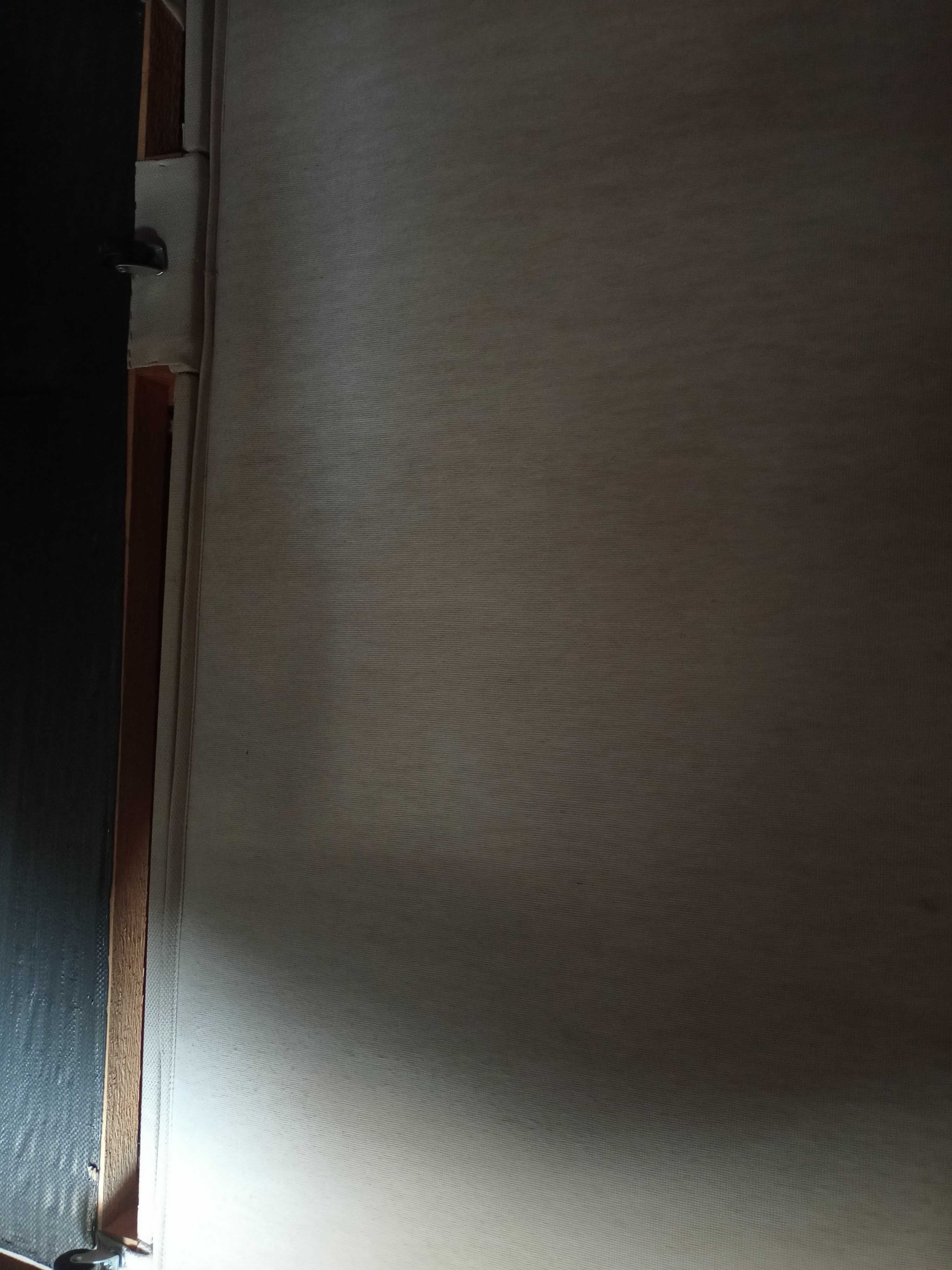 Łóżko białe, dwoczesciowe, tapicerowane białą tkanina