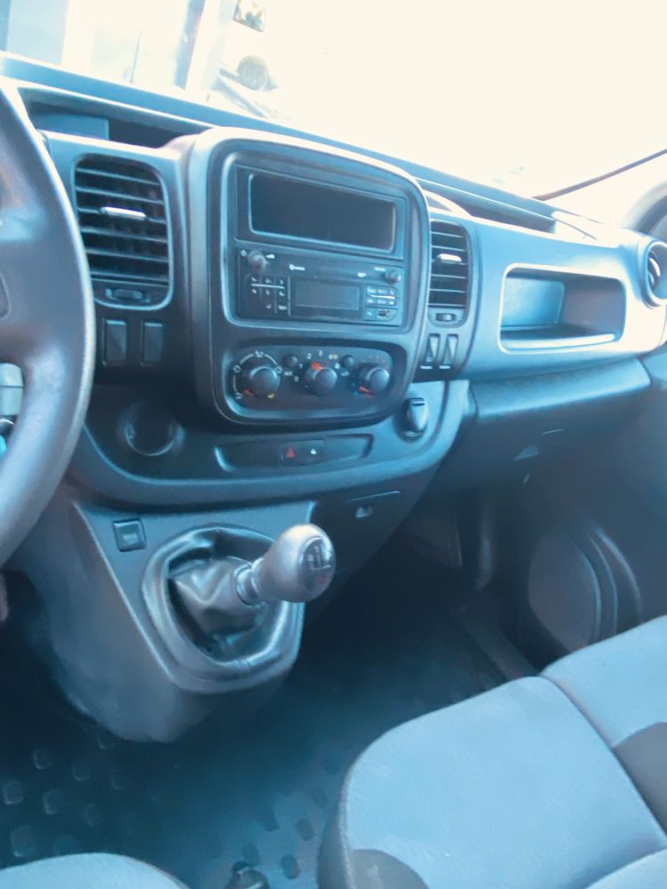opel vivaro rok 2015 poj 1,6 dci przeb 169tys  klimatyzacja long