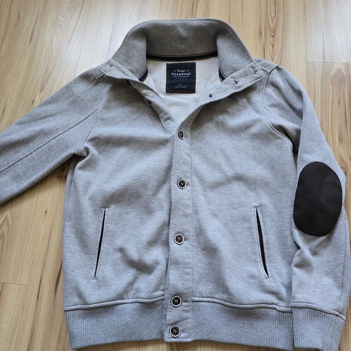 Bluza zapinana. Reserved.