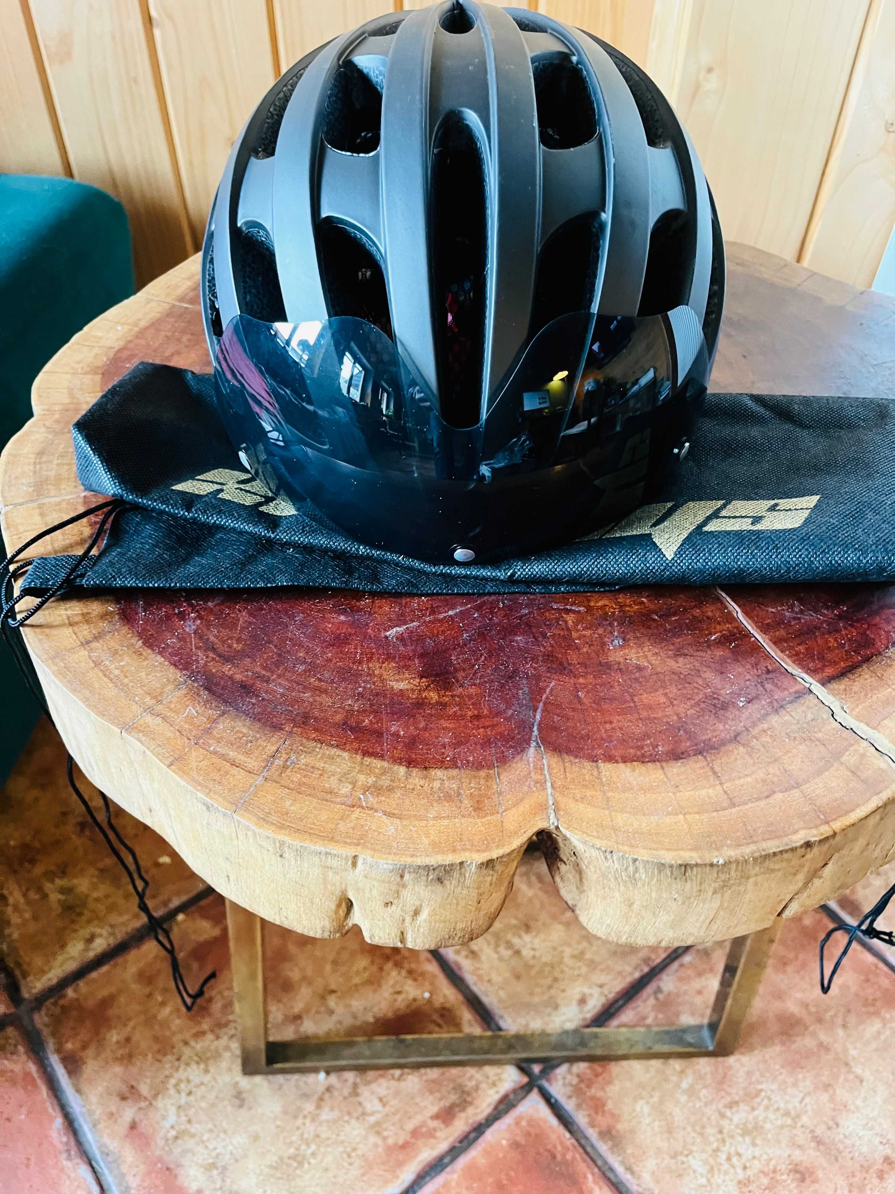 Shinmax kask rowerowy z wizjerem roz. 57-62 cm