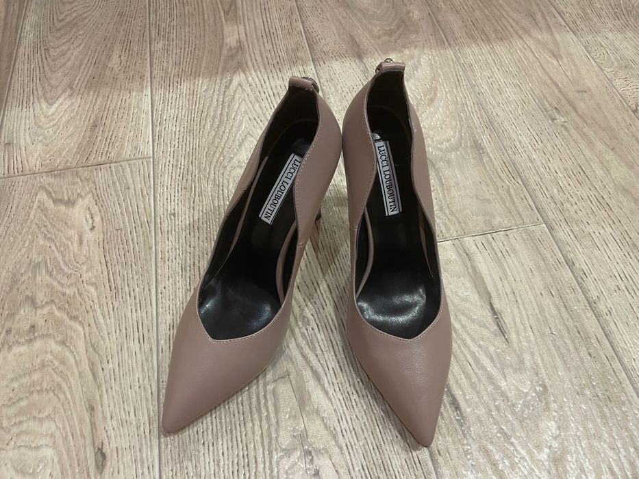 Туфлі на підборах