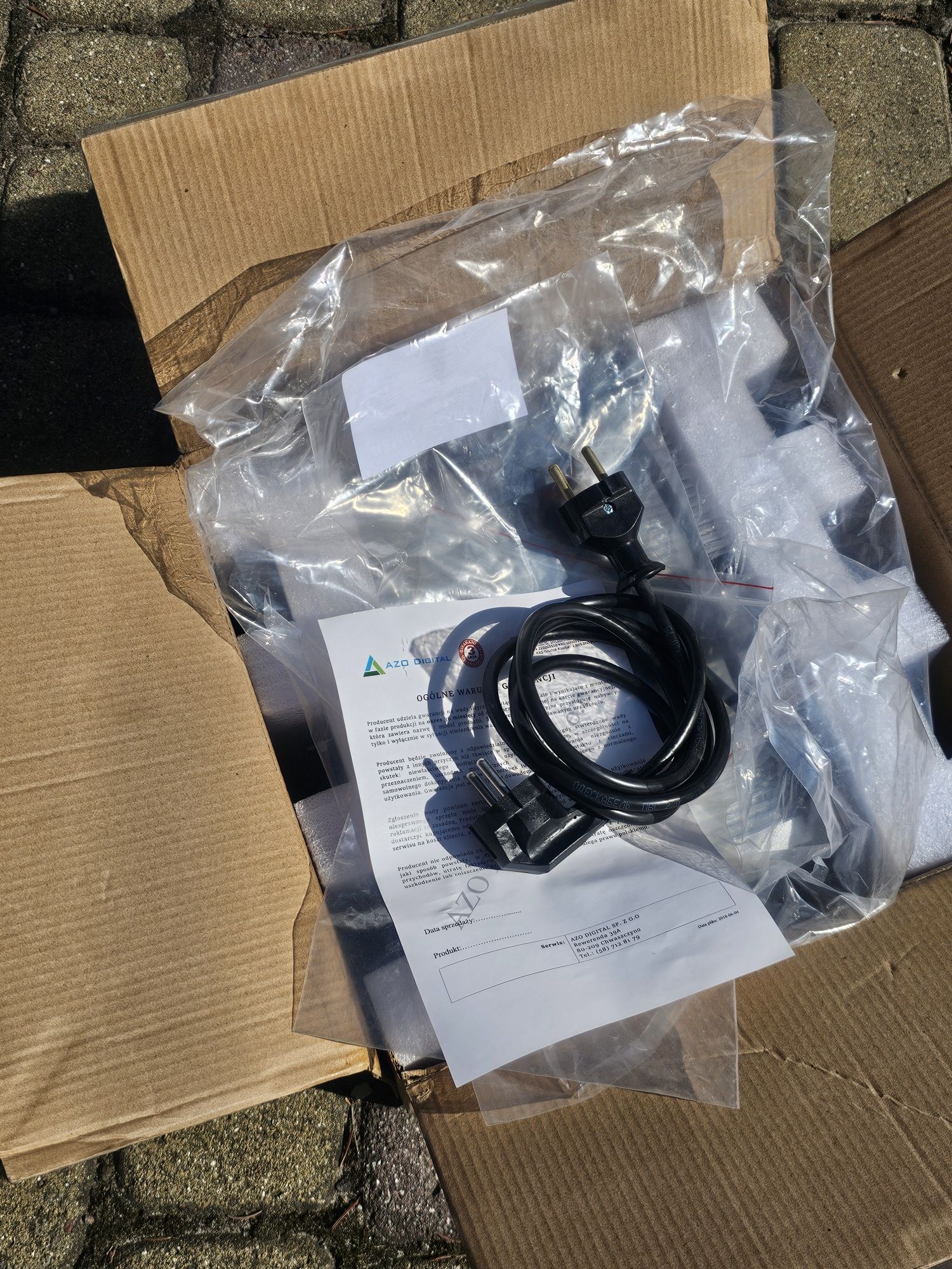 Інвертор Безперебійник Перетворювач напруги Azo Digital 1200W/600W