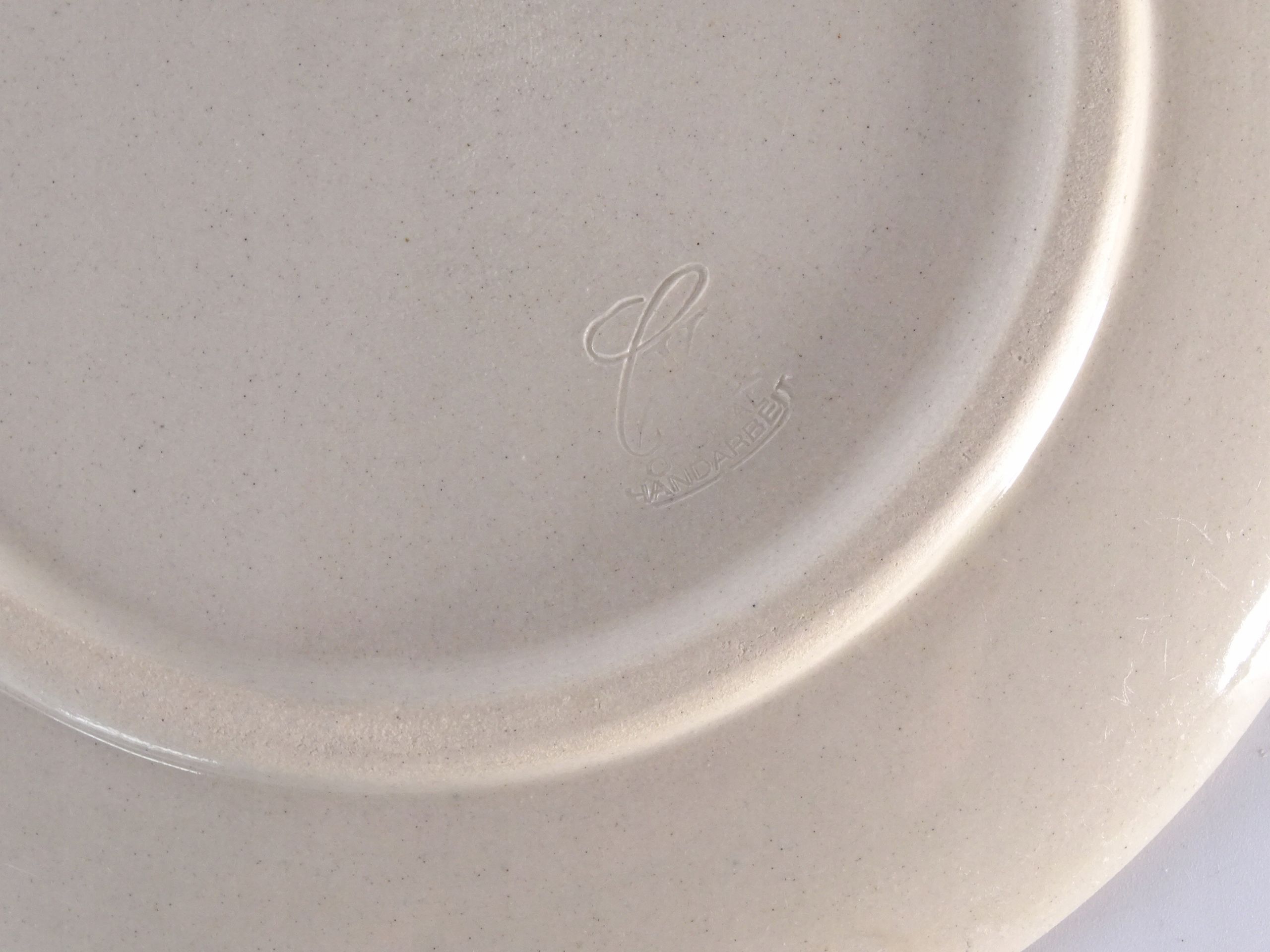 sygnowany ręcznie malowany talerz ceramiczny