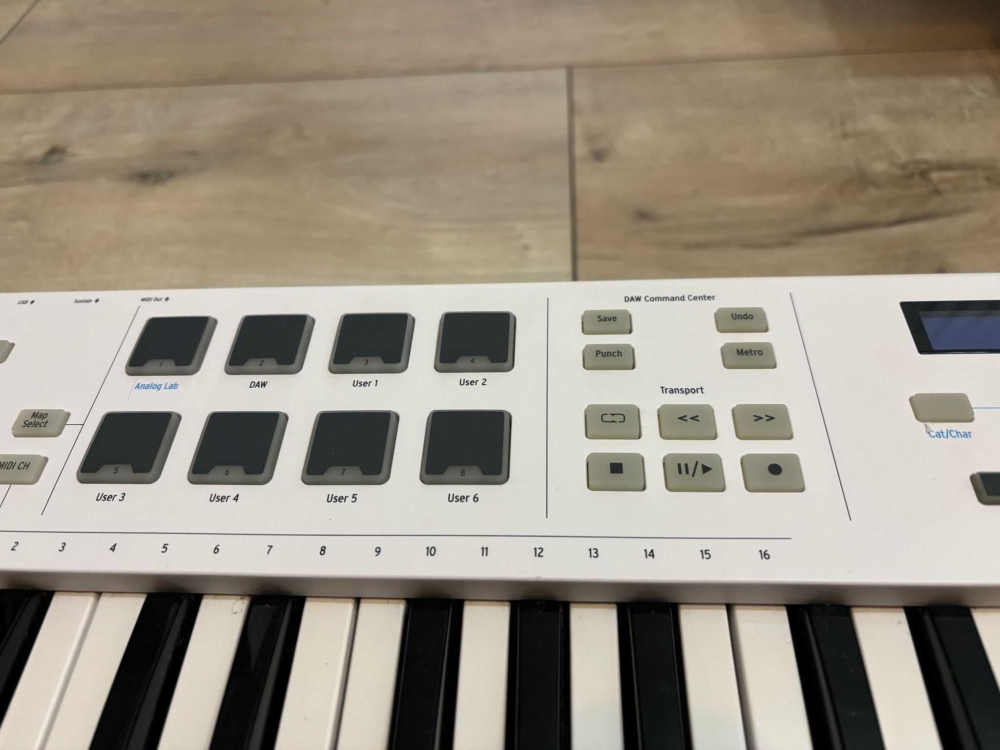 Klawiatura midi ARTURIA keylab essential 61 stan idealny OKAZJA