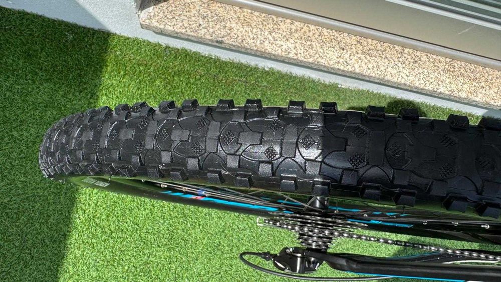 bicicleta de alumínio com travões Shimano Hidráulicos