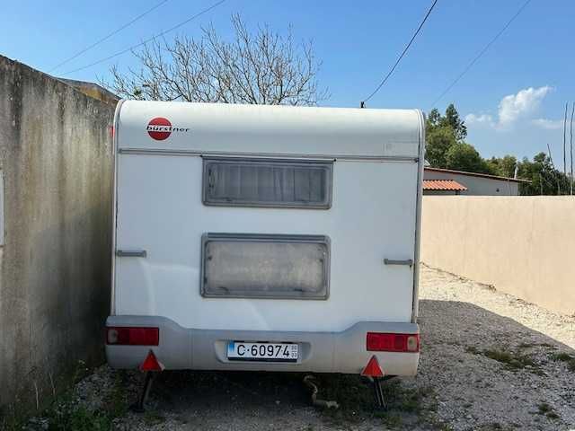 Caravana com mover e toldo