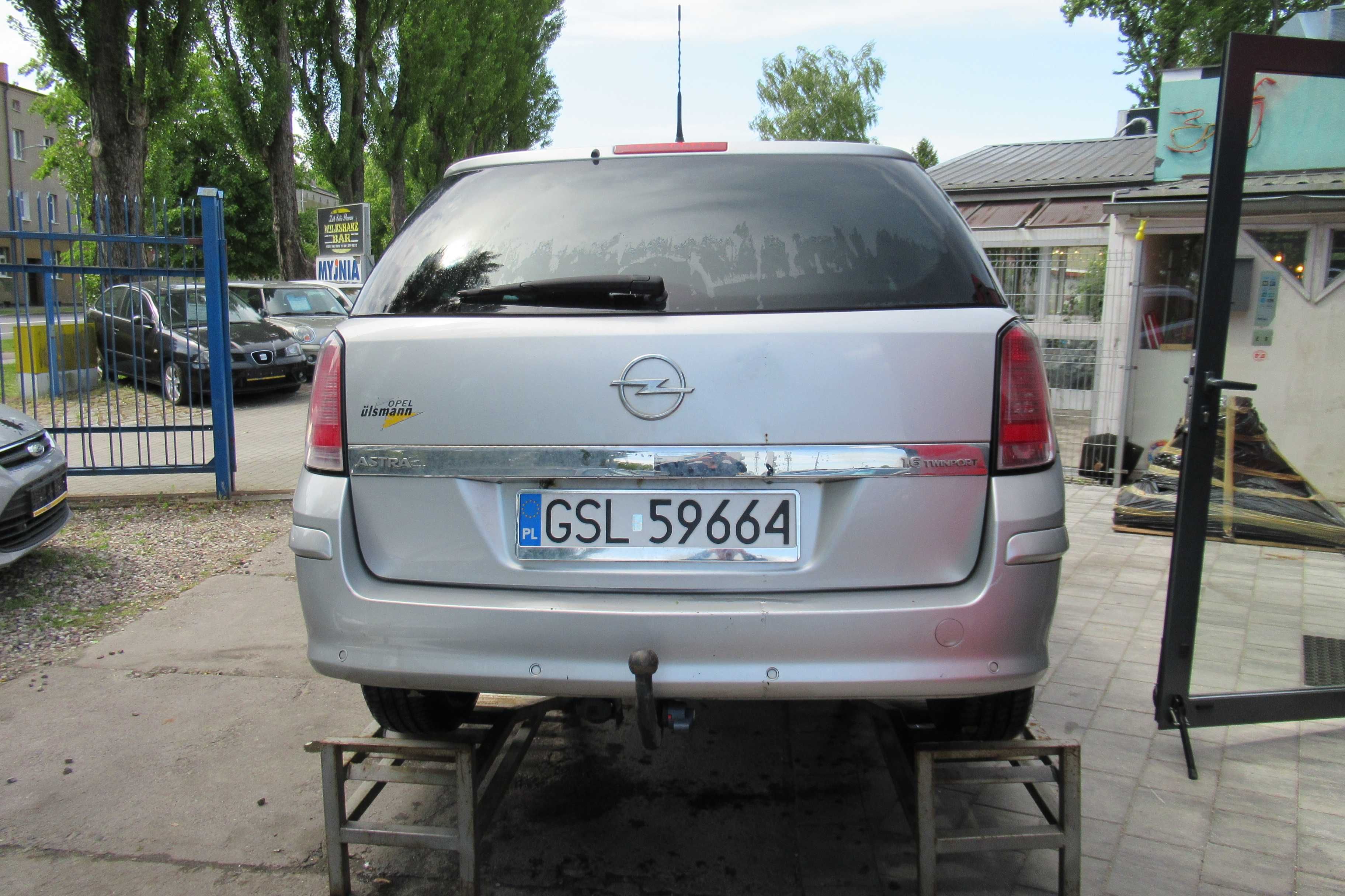 ASTRA H 1.6 benzyna kombi b. dobry stan techniczny 2 komplety opon hak