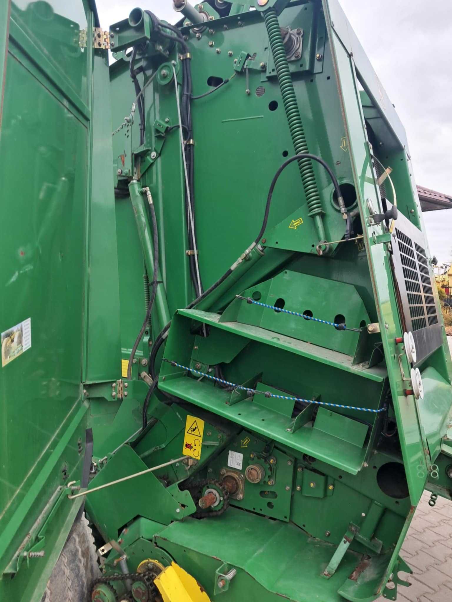 Prasa rolująca John Deere 592 siatka sprowadzona pasowa