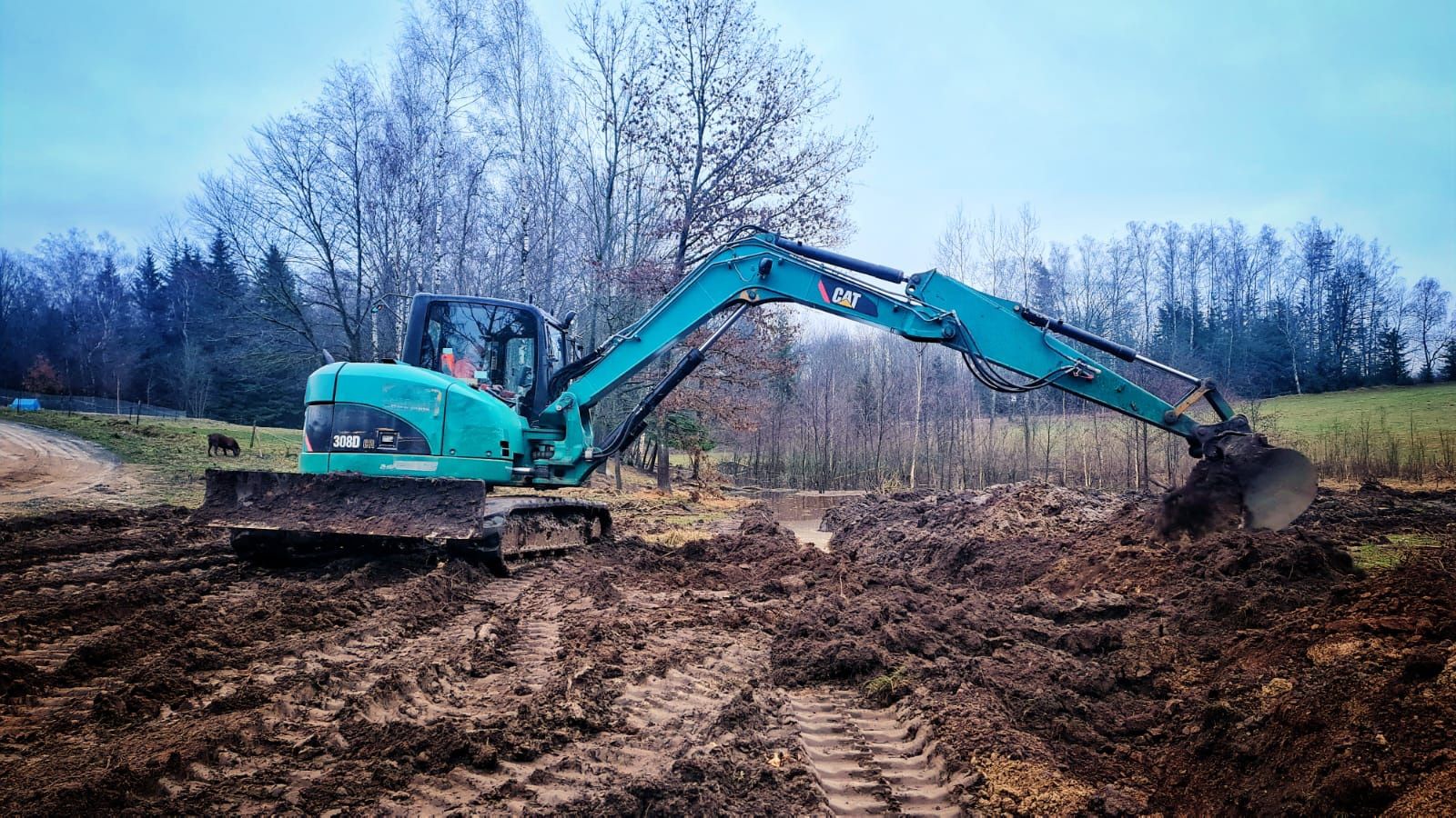 Roboty ziemne-uslugi koparką 9 tonową na gumowej gąsienicy