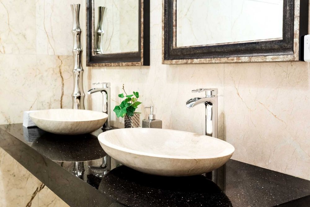 Elegancka przestrzeń do wynajęcia w dworku z trasem i ogrodem