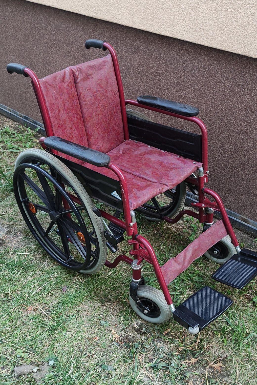 Wózek inwalidzki bordowy