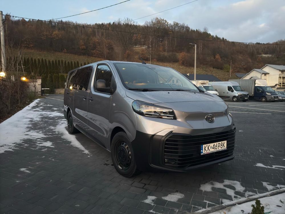 Do wynajęcia Bus 9-osobowy - sam samochód lub wraz z kierowcą