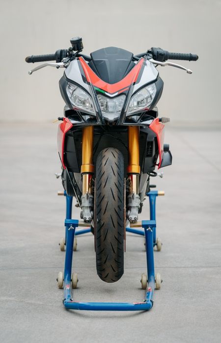 Aprilia Tuono V4 factory  acidentada