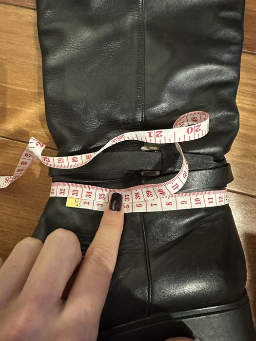 Продаю чорні жіночі чоботи 38 розміру