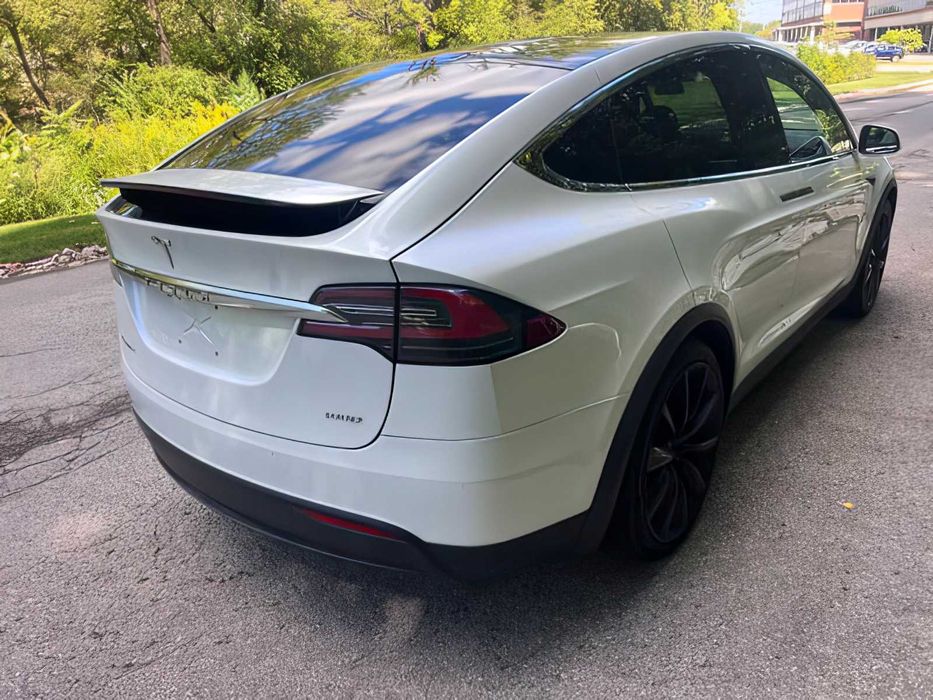 Tesla Model X      2018