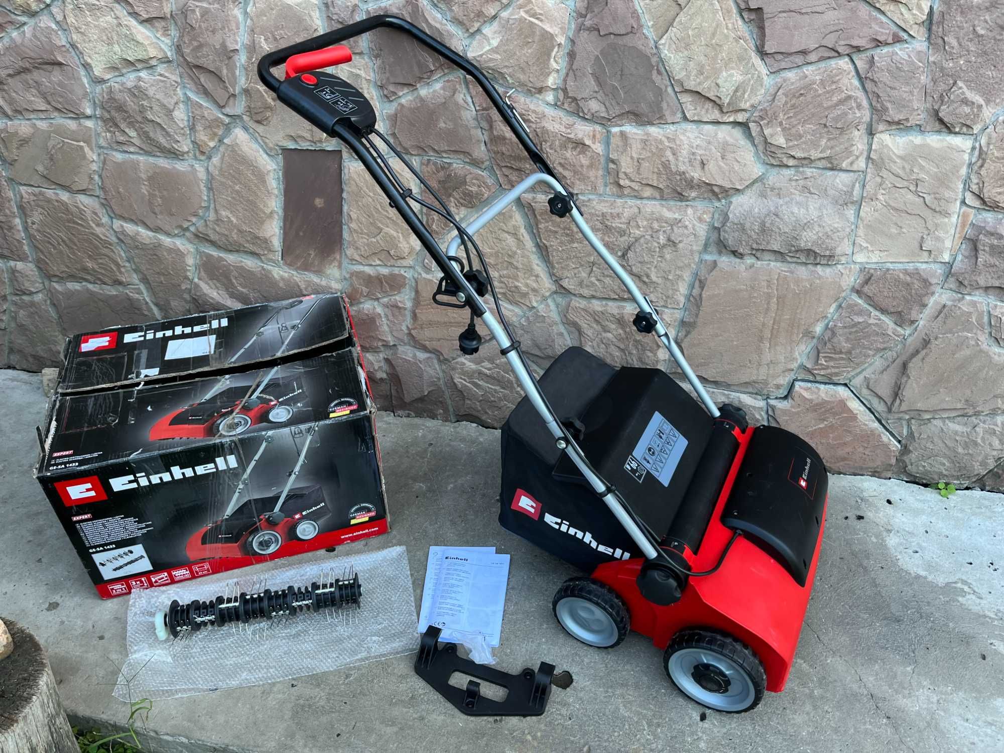 Електричний скарифікатор аератор Einhell GE-SA 1433