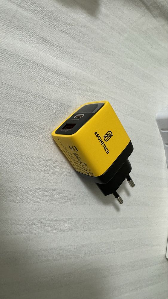Продам зарядний пристрій Asometech 35w GAN PD USB-C+USB-A з дисплеєм