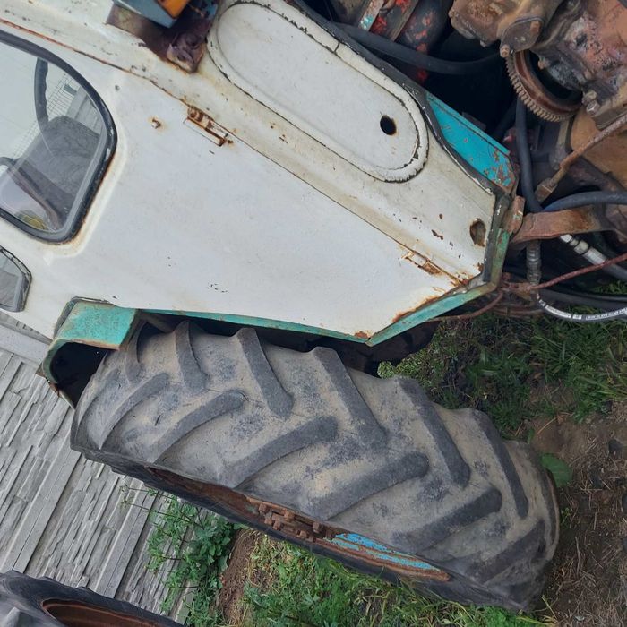 Трактор ЮМЗ 6 в робочему стані
