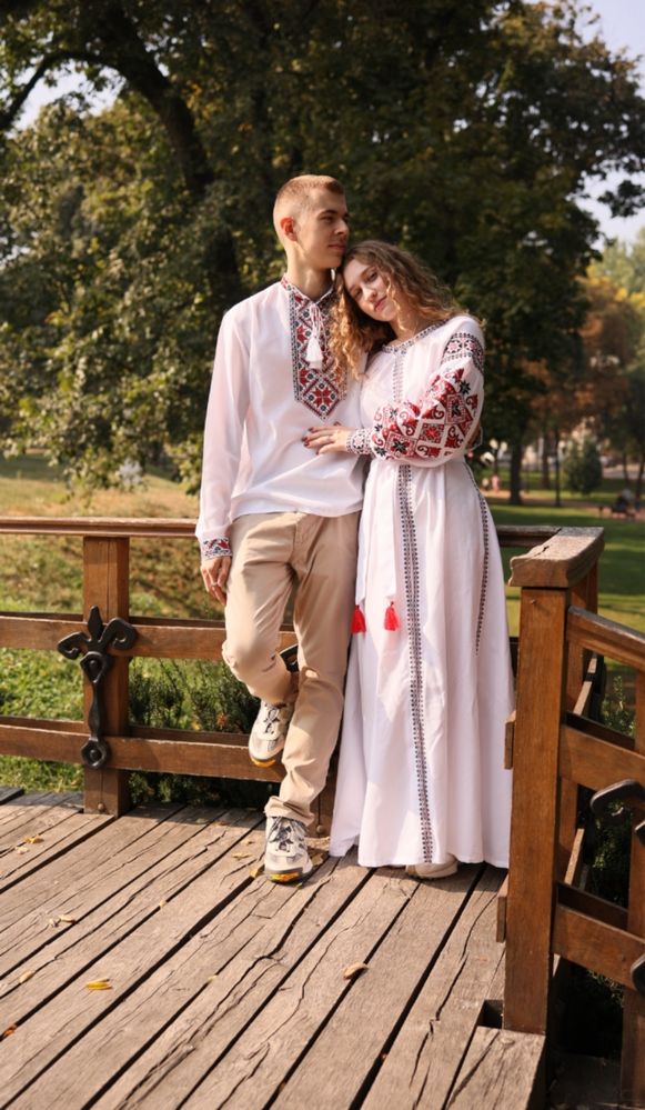 Парні вишиванки з сукнею