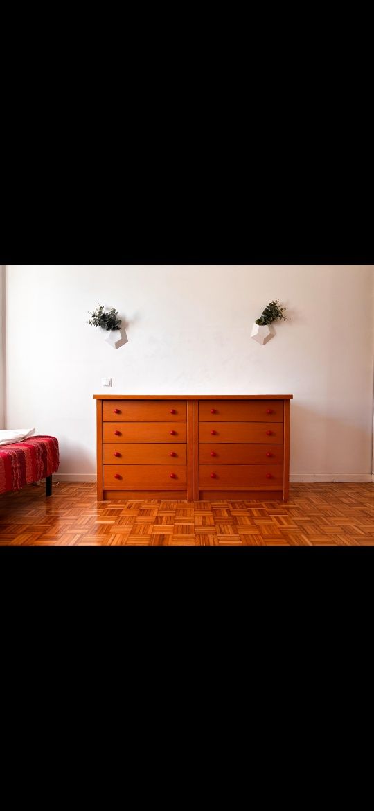 Quarto espaçoso, Linha Azul, Lisboa, Encosta do Sol,  só rapariga