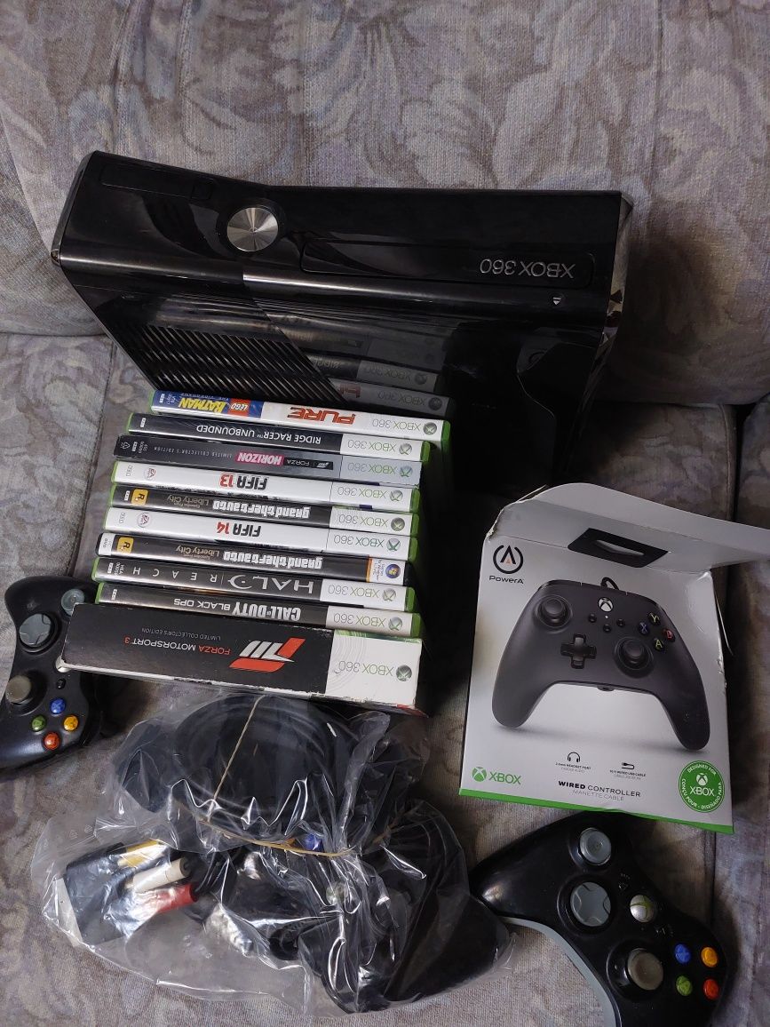 Xbox    360    Slim