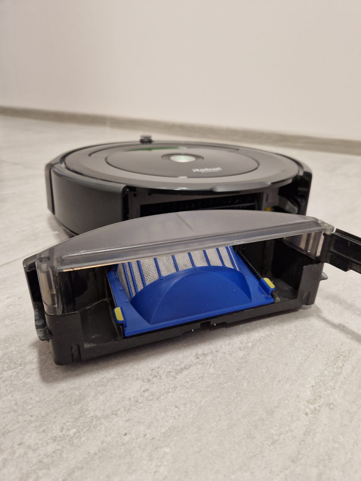 iRobot Roomba 696