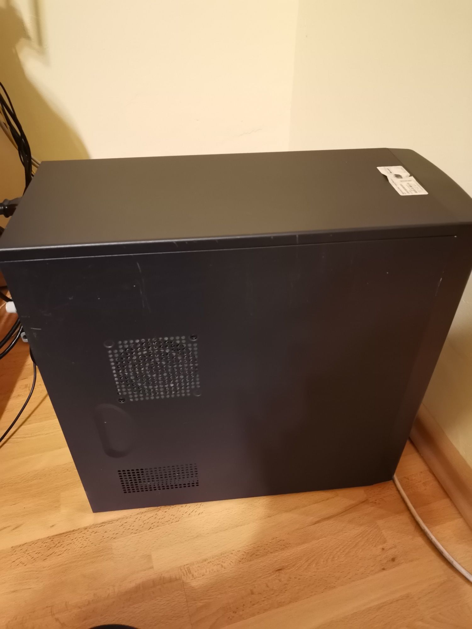 Komputer Stacjonarny mini Tower używany retro stary model zabytek PC