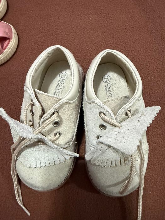 Vendo sapatos tamanho 23 Usados 1 vez novos