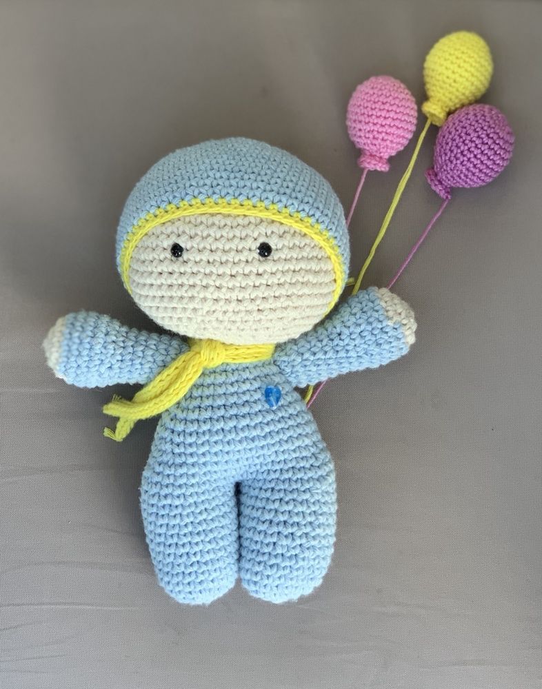 Boneco Yoyo em amigurumi.Optimo companheiro para guardar os sonhos