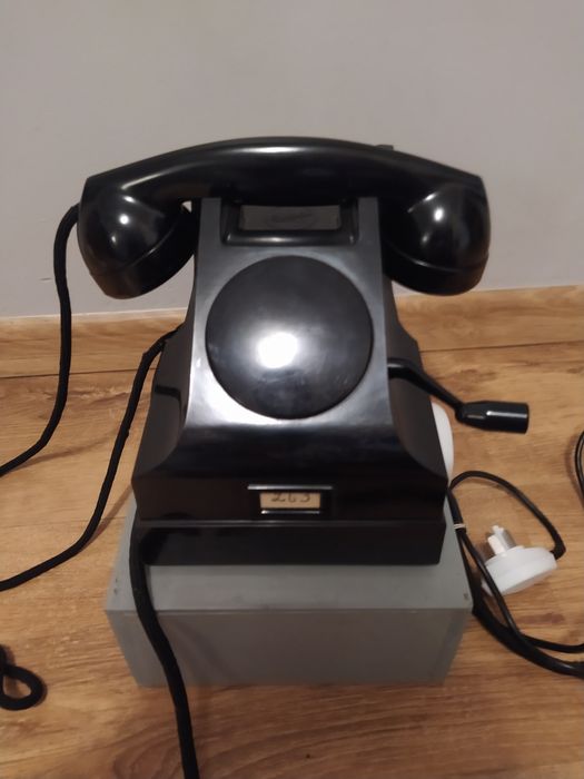 Stary zabytkowy telefon marki ERICSSON