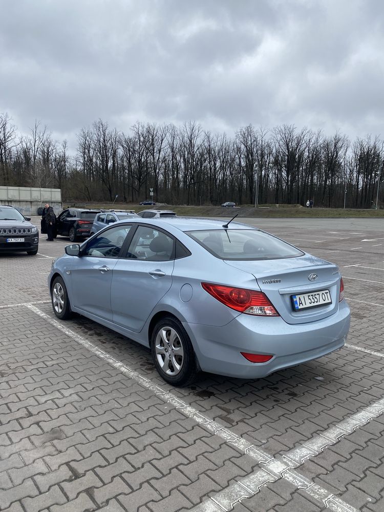 Hyundai accent 2011